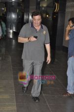 Rishi Kapoor spotted at Mumbai Airport on his way back frm South Africa in International Airport, Mumbai on 25th Sept 2010 (3).JPG