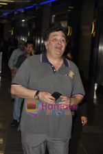 Rishi Kapoor spotted at Mumbai Airport on his way back frm South Africa in International Airport, Mumbai on 25th Sept 2010 (7).JPG