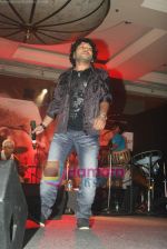 Kailash Kher at Allah Ke Bandey Music launch in J W Marriott, Juhu, Mumbai on 27th Sept 2010 (9).JPG