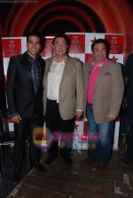 Rishi Kapoor, Randhir Kapoor, Akshay Kumar on Masterchef in Filmcity, Mumbai on 27th Sept 2010 (15).JPG