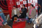 Rishi Kapoor, Randhir Kapoor, Akshay Kumar on Masterchef in Filmcity, Mumbai on 27th Sept 2010 (38).JPG