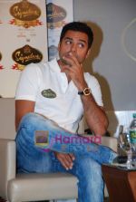 Abhay Deol at Signature golf press meet in Trident on 29th Sept 2010 (20).JPG
