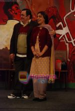 Rishi, Kapoor Neetu Singh on the sets of Taarak Mehta Ka Oolta Chasma in Kandivili on 29th Sept 2010 (16).JPG