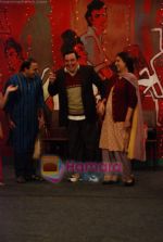 Rishi, Kapoor Neetu Singh on the sets of Taarak Mehta Ka Oolta Chasma in Kandivili on 29th Sept 2010 (17).JPG