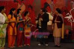 Rishi, Kapoor Neetu Singh on the sets of Taarak Mehta Ka Oolta Chasma in Kandivili on 29th Sept 2010 (21).JPG