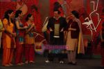 Rishi, Kapoor Neetu Singh on the sets of Taarak Mehta Ka Oolta Chasma in Kandivili on 29th Sept 2010 (22).JPG