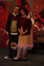 Rishi, Kapoor Neetu Singh on the sets of Taarak Mehta Ka Oolta Chasma in Kandivili on 29th Sept 2010 (24).JPG
