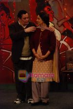 Rishi, Kapoor Neetu Singh on the sets of Taarak Mehta Ka Oolta Chasma in Kandivili on 29th Sept 2010 (27).JPG