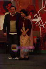 Rishi, Kapoor Neetu Singh on the sets of Taarak Mehta Ka Oolta Chasma in Kandivili on 29th Sept 2010 (18).JPG