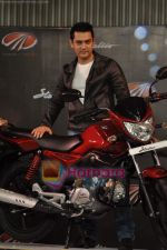 Aamir Khan at the launch of Mahindra_s new bikes Mojo and Stallion in Trident on 30th Sept 2010 (14).JPG