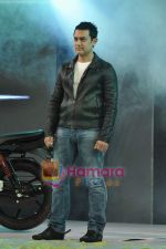 Aamir Khan at the launch of Mahindra_s new bikes Mojo and Stallion in Trident on 30th Sept 2010 (56).JPG