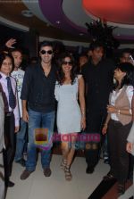 Priyanka Chopra and Ranbir Kapoor attend couples screening of Anjaana Anjaani in Fame, Malad on 1st Oct 2010 (5).JPG
