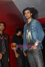 Kunal Kapoor at Robot premiere hosted by Rajnikant in PVR, Juhu on 4th Sept 2010 (20).JPG