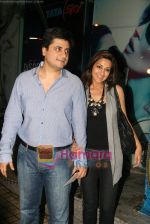 Sonali Bendre, Goldie Behl at Robot premiere hosted by Rajnikant in PVR, Juhu on 4th Sept 2010 (212).JPG