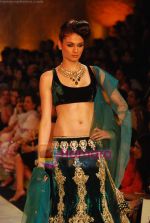 Model walks the ramp for Manish Malhotra Show on day 1 of HDIL on 6th Oct 2010 (113).JPG