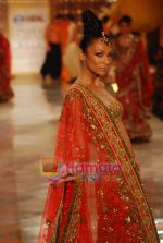 Model walks the ramp for Manish Malhotra Show on day 1 of HDIL on 6th Oct 2010 (32).JPG