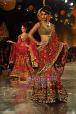 Model walks the ramp for Manish Malhotra Show on day 1 of HDIL on 6th Oct 2010 (4).JPG