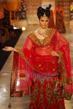 Model walks the ramp for Manish Malhotra Show on day 1 of HDIL on 6th Oct 2010 (41).JPG