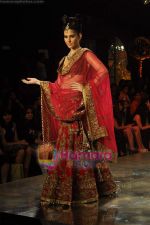 Model walks the ramp for Manish Malhotra Show on day 1 of HDIL on 6th Oct 2010 (5).JPG
