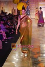 Model walks the ramp for Manish Malhotra Show on day 1 of HDIL on 6th Oct 2010 (82).JPG