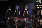Model walks the ramp for Monisha Jaisingh Show on day 1 of HDIL on 6th Oct 2010 (12).JPG