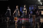 Model walks the ramp for Monisha Jaisingh Show on day 1 of HDIL on 6th Oct 2010 (15).JPG