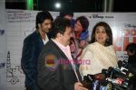 Rishi Kapoor, Neetu Singh, Ranbir Kapoor at Do Dooni Chaar premiere in PVR on 6th Oct 2010  (7).JPG