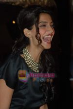Sonam Kapoor on day 1 of HDIL-1 on 6th Oct 2010 (188).JPG
