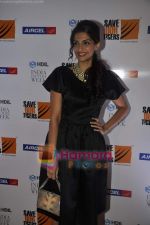 Sonam Kapoor on day 1 of HDIL-1 on 6th Oct 2010 (24).JPG