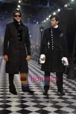 Amitabh Bachchan, Hrithik Roshan walks the ramp for Karan Johar and Varun Bahl_s show on Day 2 of HDIL on 7th Oct 2010 (14).JPG