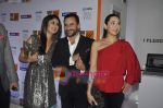 Kareena Kapoor, Saif ALi Khan, Karisma Kapoor on Day 2 of HDIL-1 on 7th Oct 2010 (8).JPG