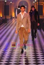 Model walks the ramp for Karan Johar and Varun Bahl_s show on Day 2 of HDIL on 7th Oct 2010 (40).JPG