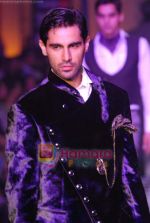 Model walks the ramp for Karan Johar and Varun Bahl_s show on Day 2 of HDIL on 7th Oct 2010 (54).JPG