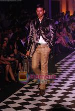 Model walks the ramp for Karan Johar and Varun Bahl_s show on Day 2 of HDIL on 7th Oct 2010 (64).JPG