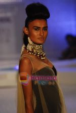 Model walks the ramp for Raj Mahtani show on Day 2 of HDIL on 7th Oct 2010 (29).JPG
