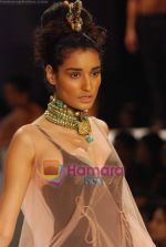 Model walks the ramp for Raj Mahtani show on Day 2 of HDIL on 7th Oct 2010 (6).JPG