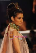 Model walks the ramp for Raj Mahtani show on Day 2 of HDIL on 7th Oct 2010 (7).JPG