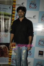 Sushant Singh at Eat Pray Love premiere in PVR on 7th Oct 2010 (13).JPG