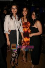 Twinkle Khanna, Preity Zinta, Rinki Khanna on Day 2 of HDIL-1 on 7th Oct 2010 (269).JPG