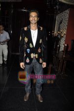 Arjun Rampal at Rohit Bal show After party in Veda, Mumbai on 8th Oct 2010 (6).JPG