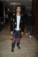 Arjun Rampal at Rohit Bal show After party in Veda, Mumbai on 8th Oct 2010 (9).JPG