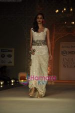 Model walks the ramp for Ayesha Deepala_s Show on day 3 of HDIL on 8th Oct 2010 (52).JPG