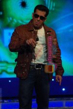 Salman Khan at Big Boss 4 elimination round on 8th Oct 2010 (3).JPG