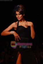 Bipasha Basu at Salman Khan_s Being Human show on Day 4 of HDIL on 9th Oct 2010 (208).JPG