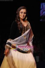 Rani Mukherjee at Salman Khan_s Being Human show on Day 4 of HDIL on 9th Oct 2010 (205).JPG