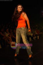 Rani Mukherjee at Salman Khan_s Being Human show on Day 4 of HDIL on 9th Oct 2010 (23).JPG