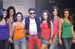 Sushmita Sen, Kareena Kapoor, Rani Mukherjee, Salman Khan, Preity Zinta, Karisma Kapoor, katrina Kaif, Bipasha Basu, Priyanka at Salman Khan_s Being Human show on Day 4 of HDIL on 9th Oct 201 (11).JPG