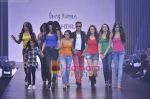 Sushmita Sen, Kareena Kapoor, Rani Mukherjee, Salman Khan, Preity Zinta, Karisma Kapoor, katrina Kaif, Bipasha Basu, Priyanka at Salman Khan_s Being Human show on Day 4 of HDIL on 9th Oct 201 (15).JPG