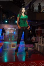 amruta Patki at Runway Central show in Oberoi Mall, Goregaon on 9th Oct 2010.JPG