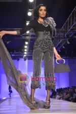 Model walks the ramp for Shahab Durazi Show on day 5 of HDIL on 10th Oct 2010 (18)~0.JPG